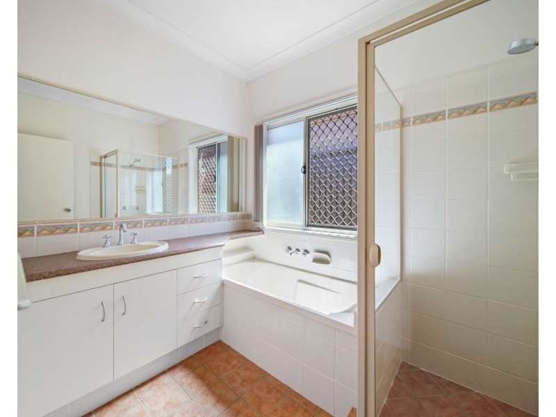 5 Mauritius Court, Varsity Lakes QLD 4227