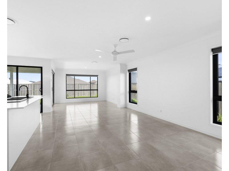 3 Great Sandy Circuit, Pimpama QLD 4209