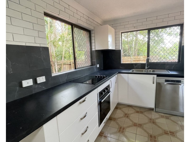 1/205 Government Road, Labrador QLD 4215