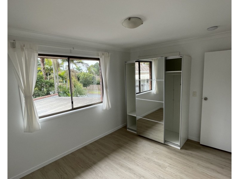 2/205 Government Road, Labrador QLD 4215