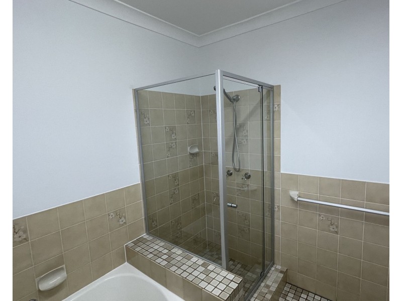 2/205 Government Road, Labrador QLD 4215