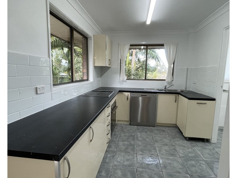 2/205 Government Road, Labrador QLD 4215