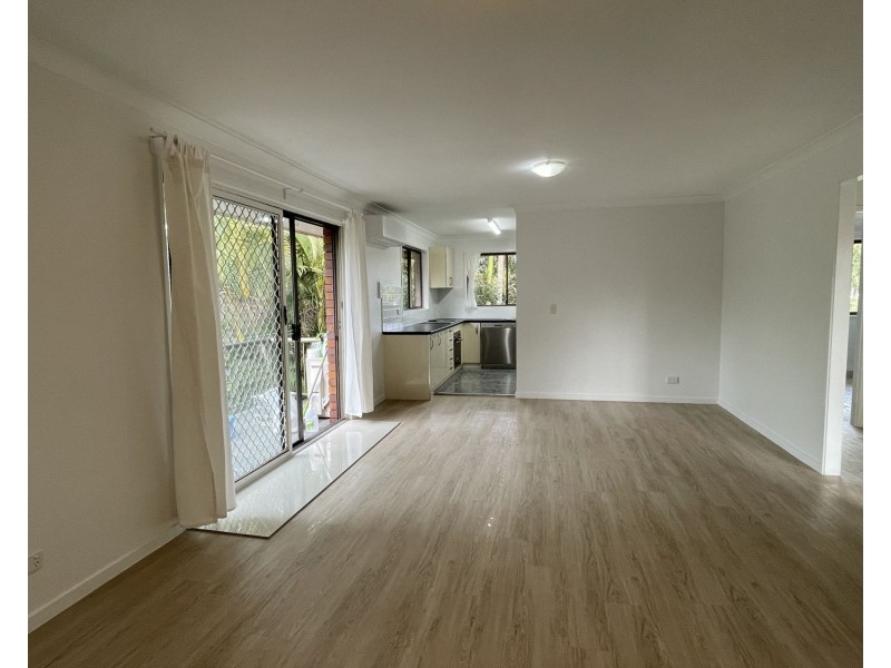 2/205 Government Road, Labrador QLD 4215