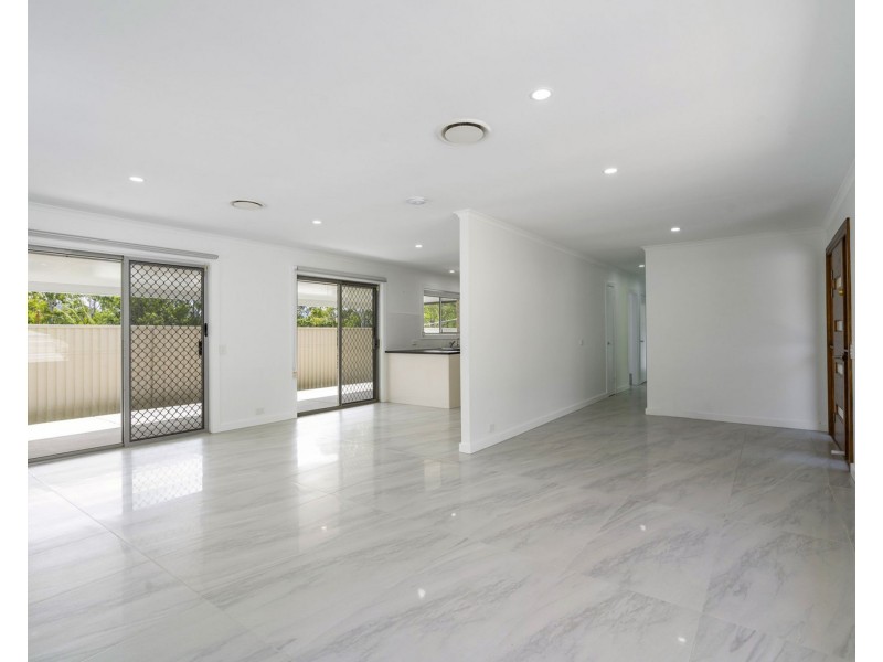 5 Shepparton Road, Helensvale QLD 4212