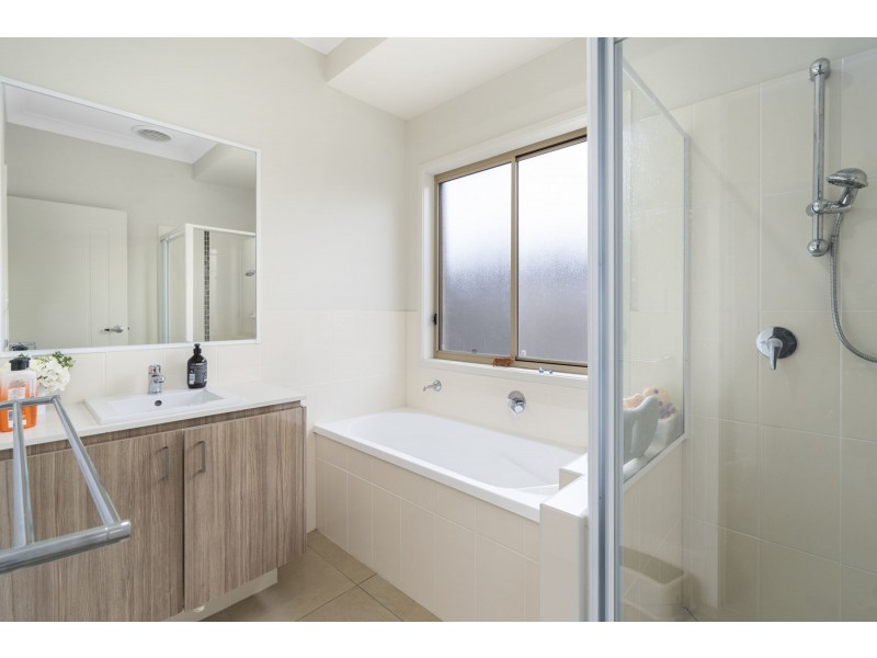 1 PERCY EARL CRESCENT, Pimpama QLD 4209