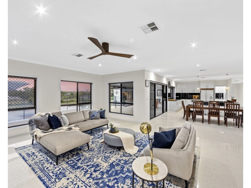 13-19 Longbow Crescent, Forestdale QLD 4118