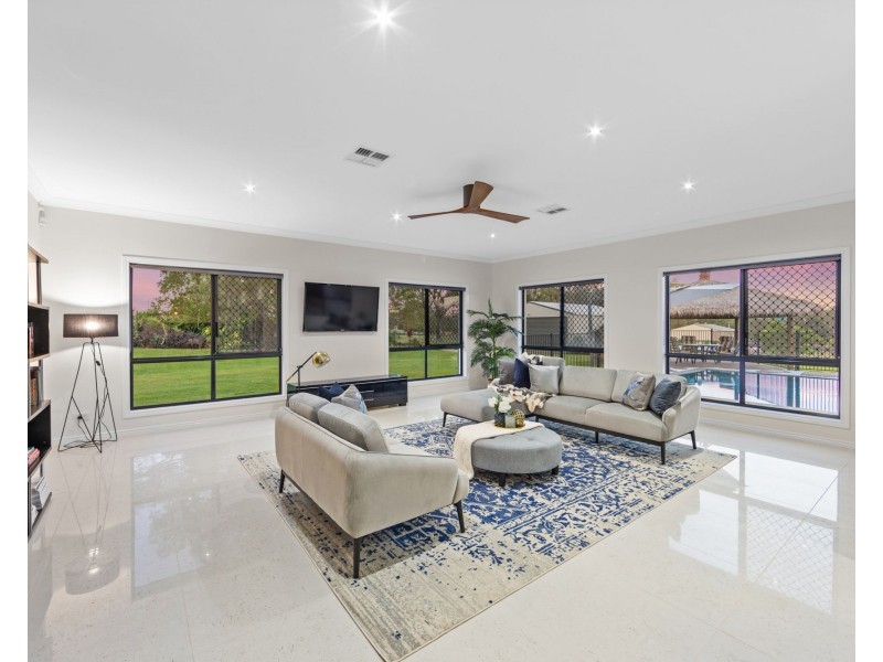 13-19 Longbow Crescent, Forestdale QLD 4118