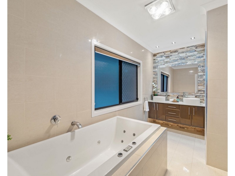 13-19 Longbow Crescent, Forestdale QLD 4118