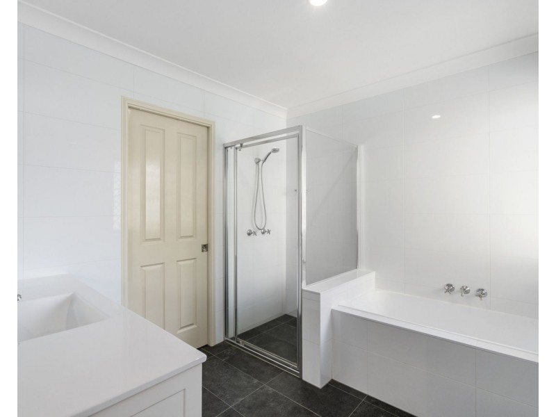 22 Mulgrave Crescent, Varsity Lakes QLD 4227