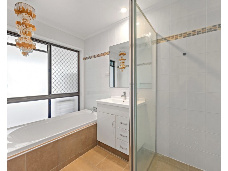 6 Ridgevale Drive, Helensvale QLD 4212