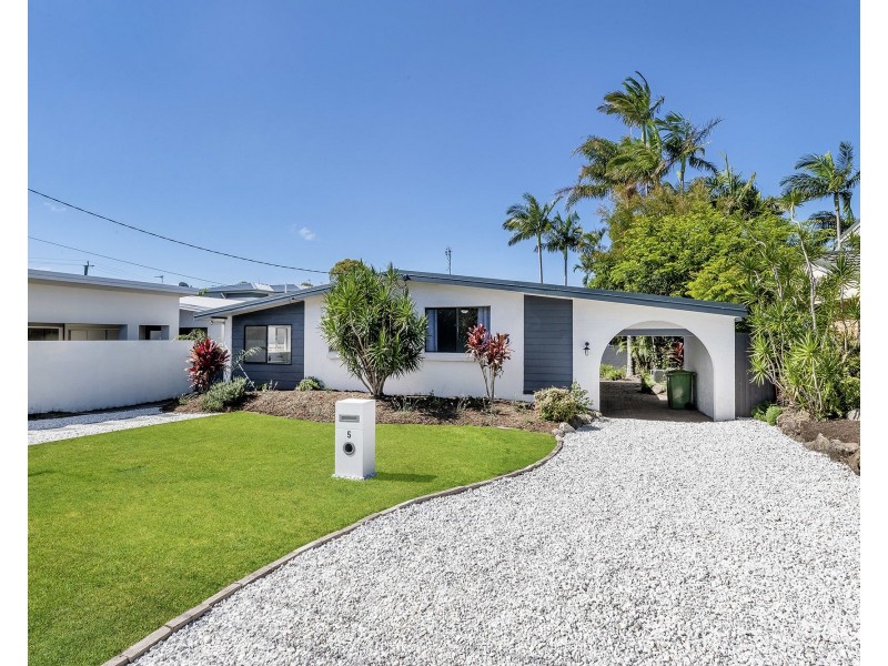 5 Raymond Avenue, Bundall QLD 4217