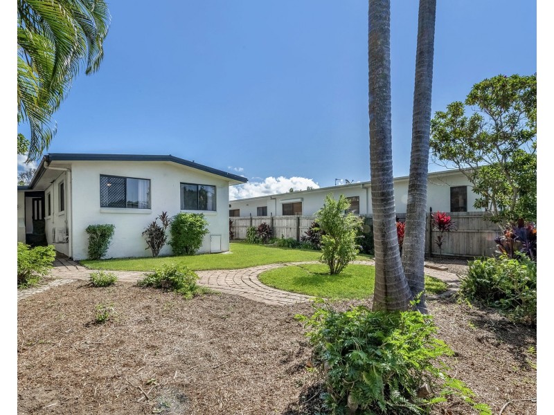 5 Raymond Avenue, Bundall QLD 4217