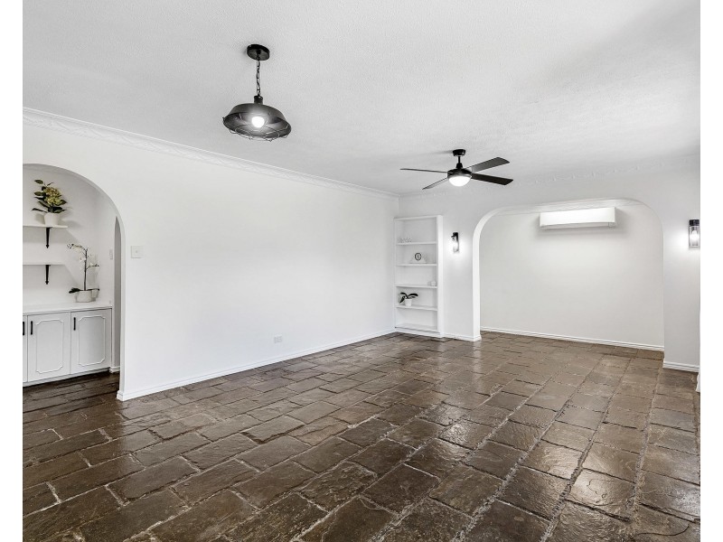 5 Raymond Avenue, Bundall QLD 4217