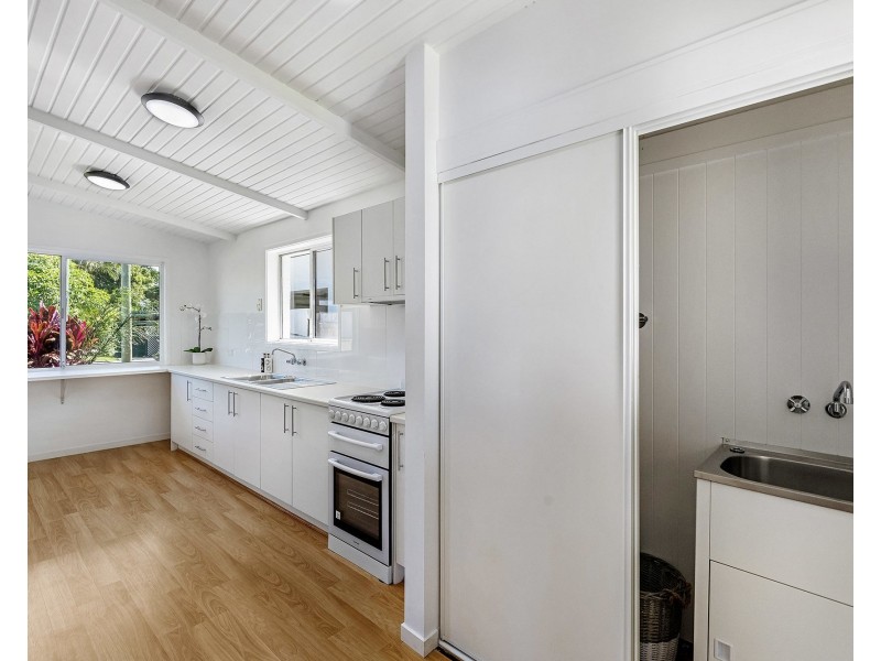 5 Raymond Avenue, Bundall QLD 4217