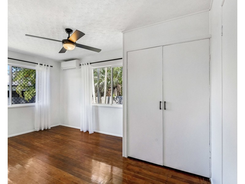 5 Raymond Avenue, Bundall QLD 4217