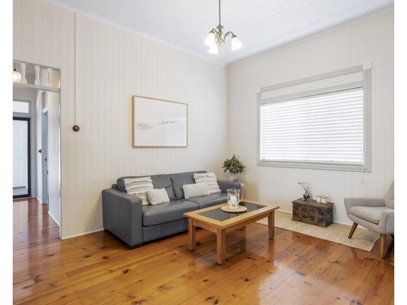 6 Little Norman Street, Southport QLD 4215