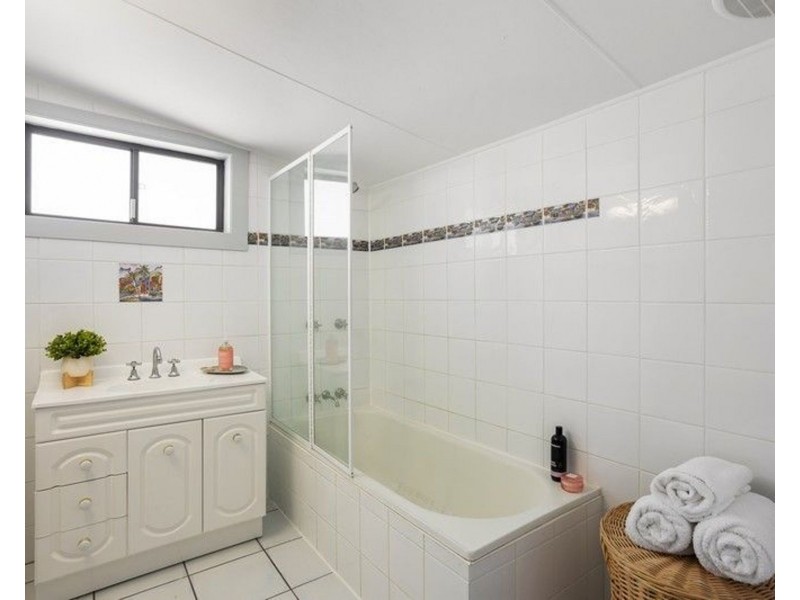 6 Little Norman Street, Southport QLD 4215