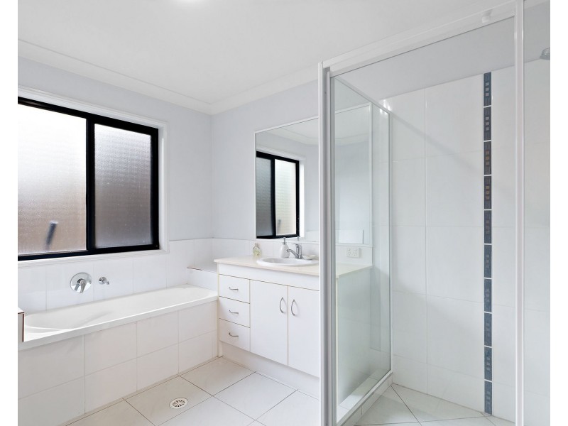 4 Matthews Crescent, Pimpama QLD 4209