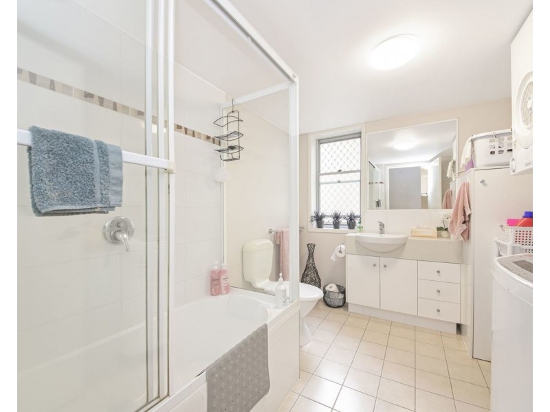 4/99 Muir street, Labrador QLD 4215