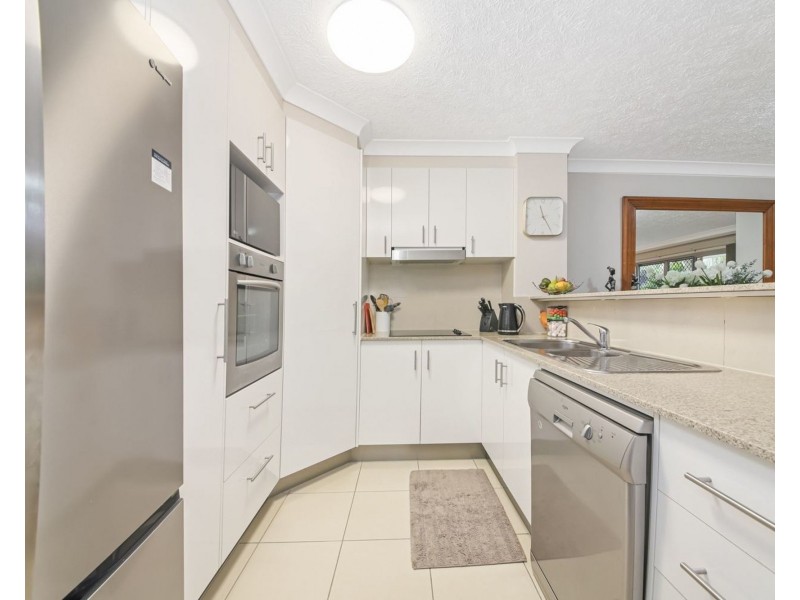 4/99 Muir street, Labrador QLD 4215