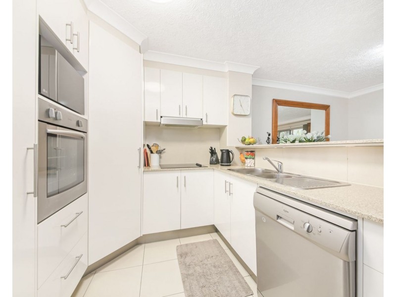 4/99 Muir street, Labrador QLD 4215