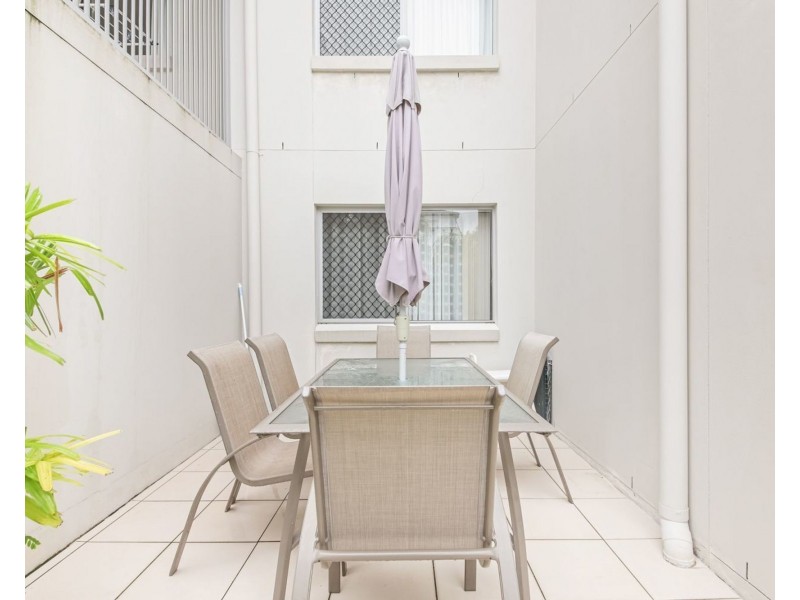 4/99 Muir street, Labrador QLD 4215