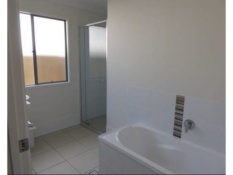 17 YALE STREET, Pimpama QLD 4209