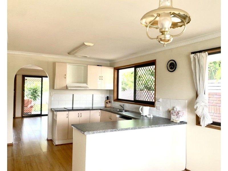 98 Hooker Boulevard, Mermaid Waters QLD 4218