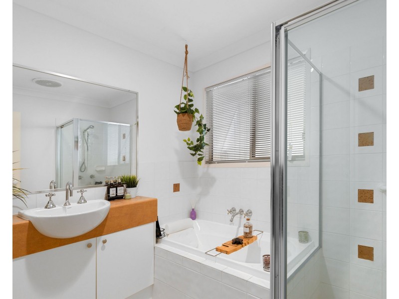 2/17 Sandhurst Crescent, Upper Coomera QLD 4209