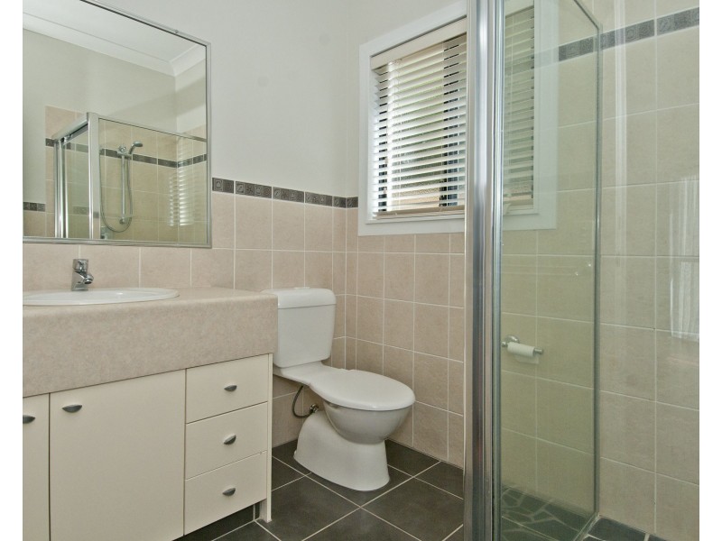 2/66 Kincaid Drive, Highland Park QLD 4211