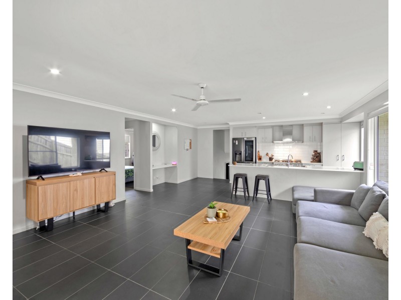 52 Cassidy Cres, Willow Vale QLD 4209