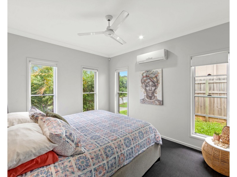 52 Cassidy Cres, Willow Vale QLD 4209