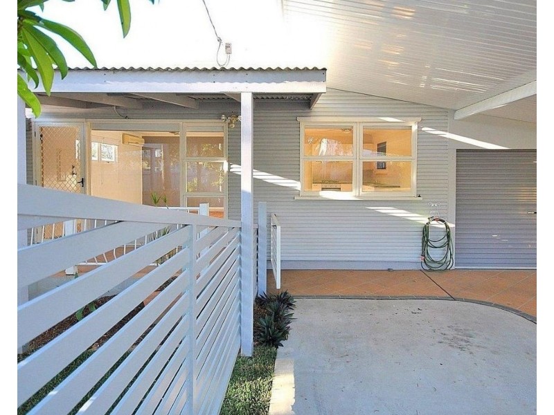 7 Saltash Street, Labrador QLD 4215