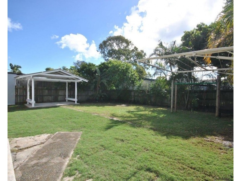 7 Saltash Street, Labrador QLD 4215