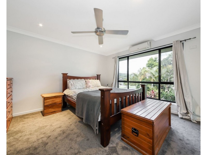 1 Matthews Crescent, Pimpama QLD 4209
