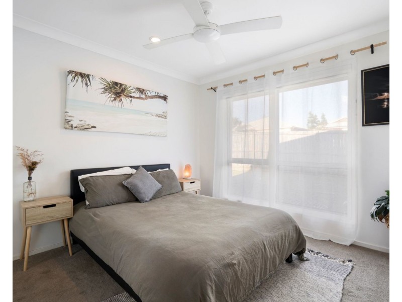 2/2 Mackenzie Street, Coomera QLD 4209