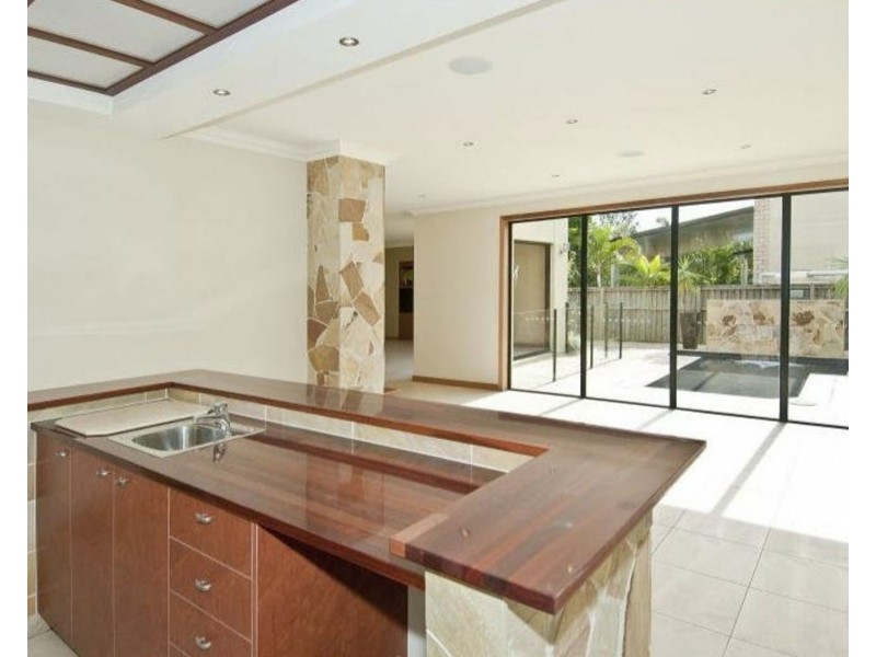 11 The Avenue, Windaroo QLD 4207