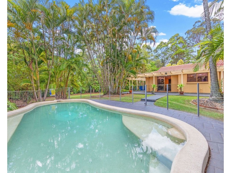 92 California Drive, Oxenford QLD 4210