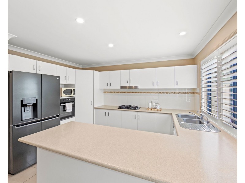 16 Saltwater Boulevard, Oxenford QLD 4210