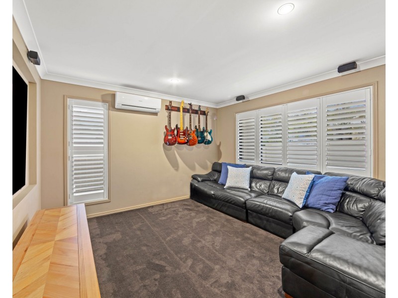 16 Saltwater Boulevard, Oxenford QLD 4210