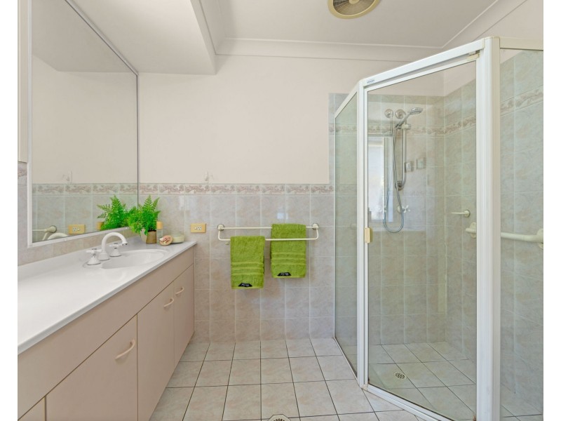 46 DESERT FALLS CRES, Parkwood QLD 4214