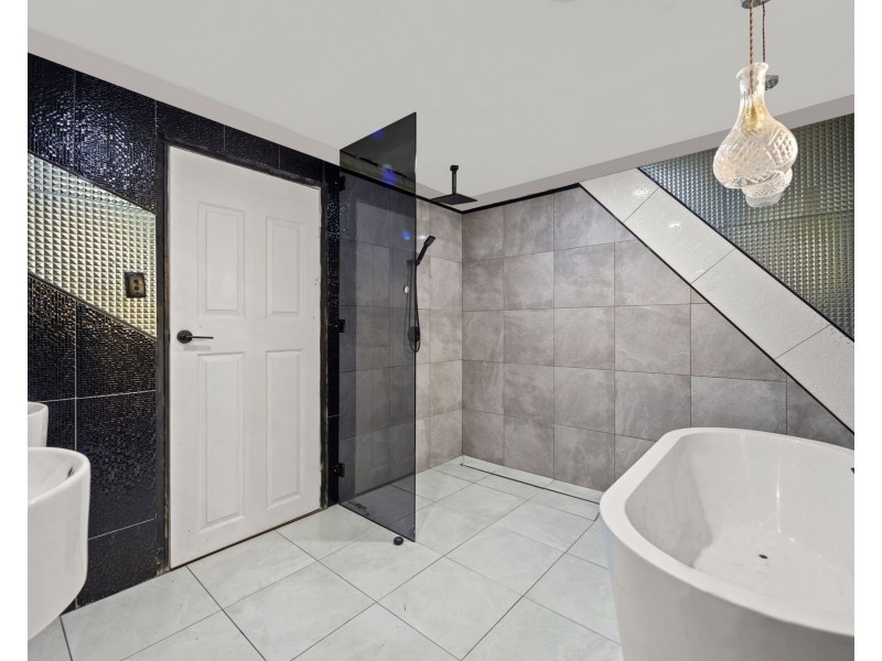 108 Hansford Road, Coombabah QLD 4216