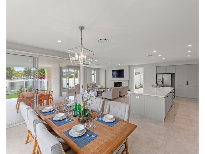 21 Forest Court, Helensvale QLD 4212