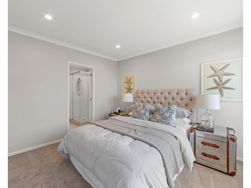 21 Forest Court, Helensvale QLD 4212