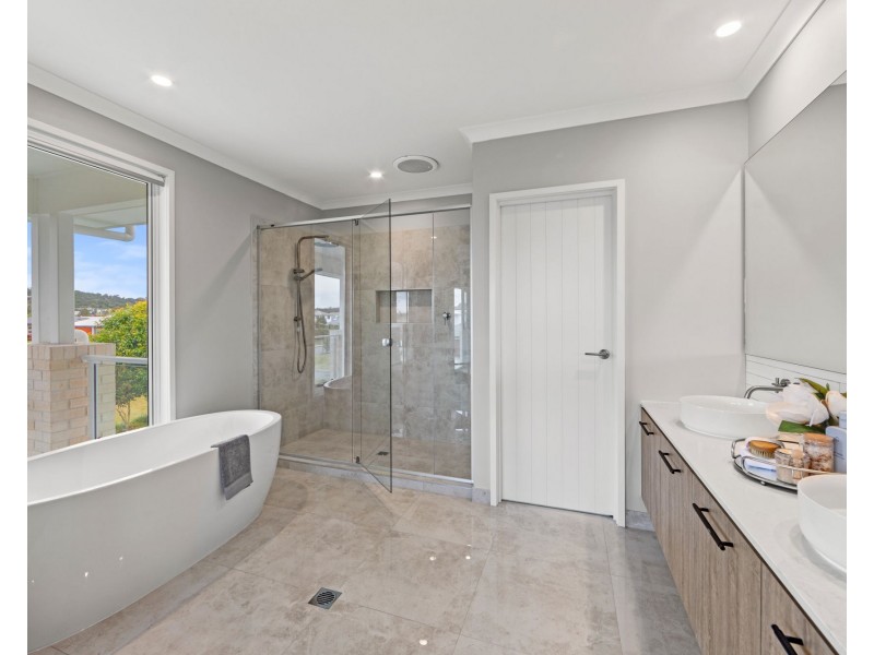 21 Forest Court, Helensvale QLD 4212