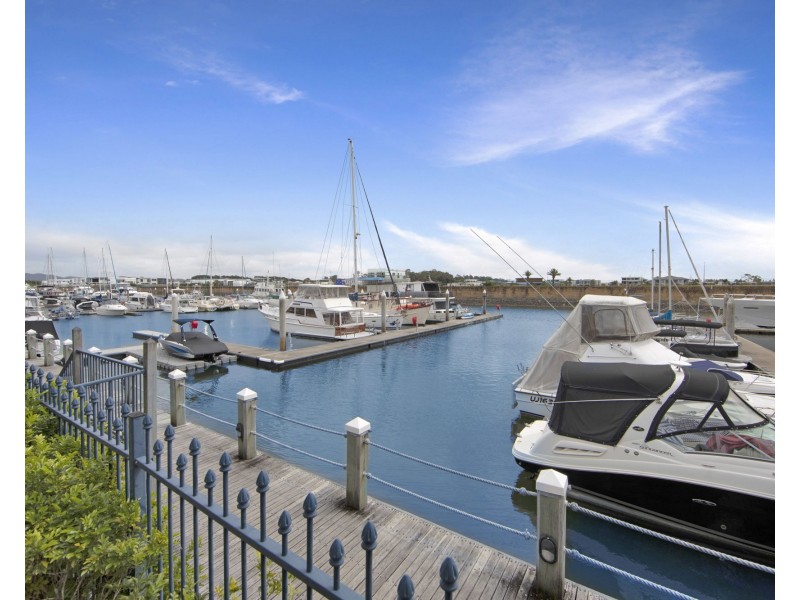 88 John Lund Drive, Hope Island QLD 4212