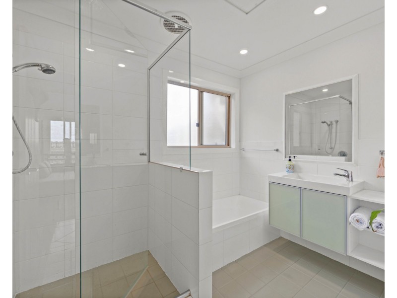 88 John Lund Drive, Hope Island QLD 4212