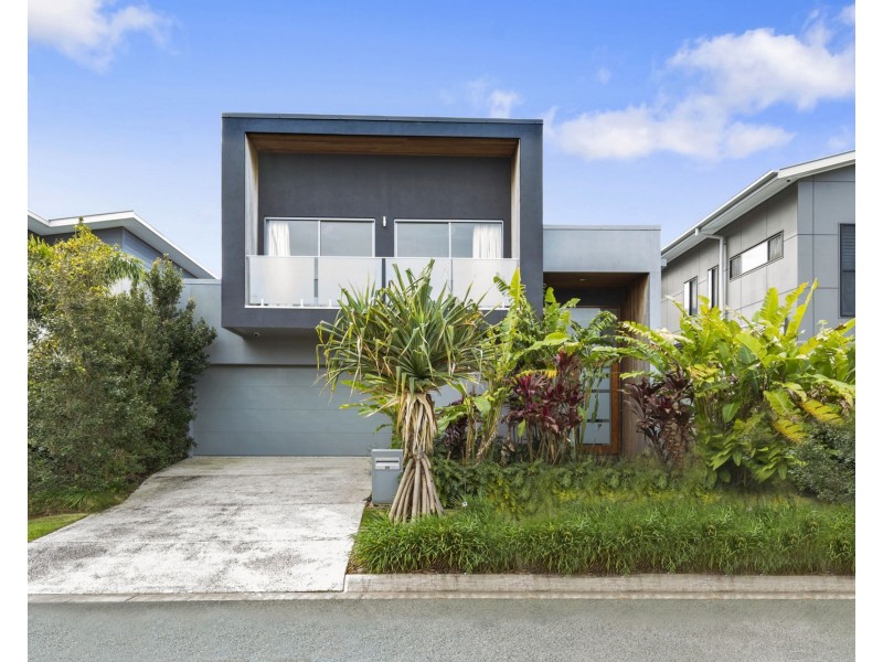 68 North Quay Circuit, Hope Island QLD 4212