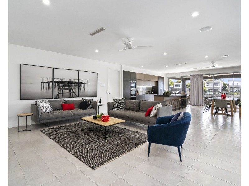 68 North Quay Circuit, Hope Island QLD 4212