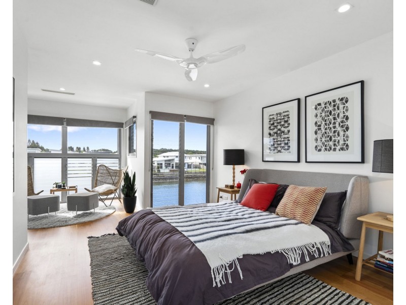 68 North Quay Circuit, Hope Island QLD 4212